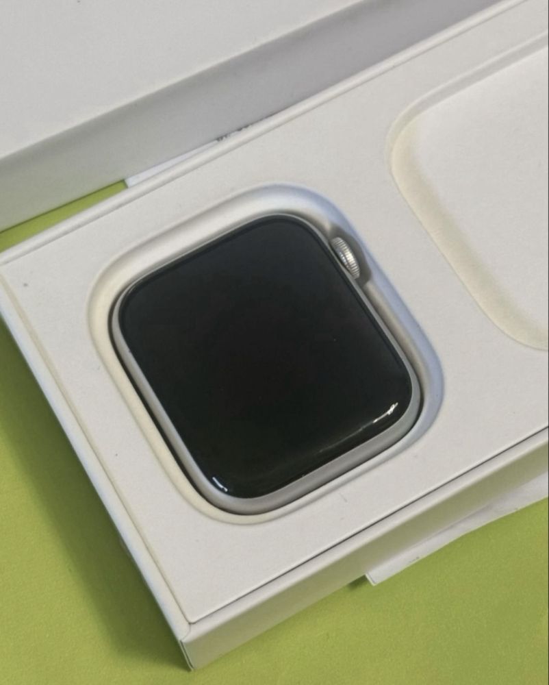 44mm Apple watch SE2 2nd Gen V2 Гаранция Yettel 2025г. Silver se 2