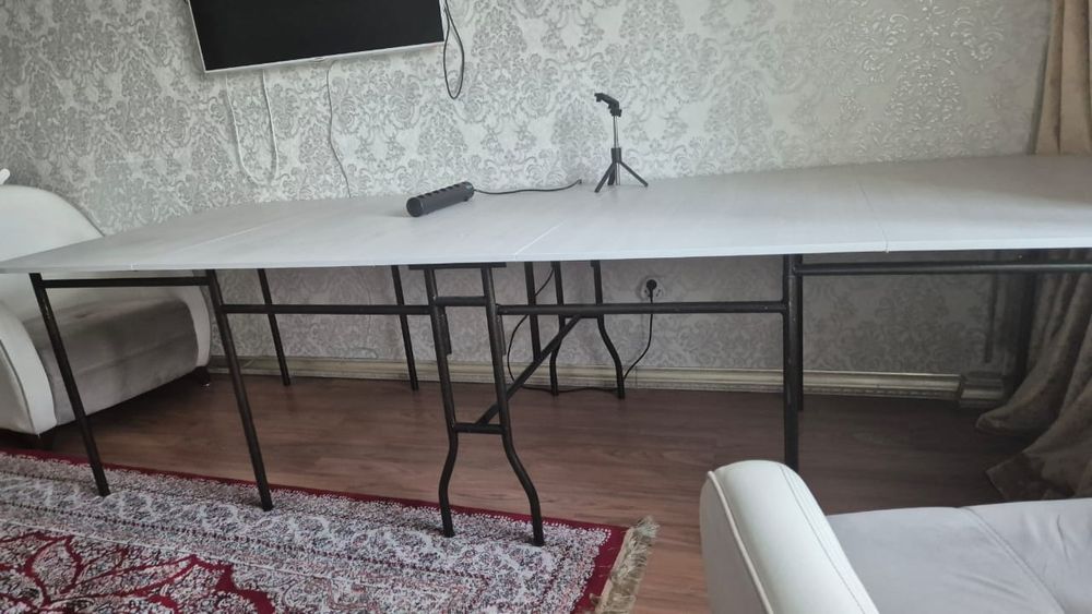 Стол для гостиной