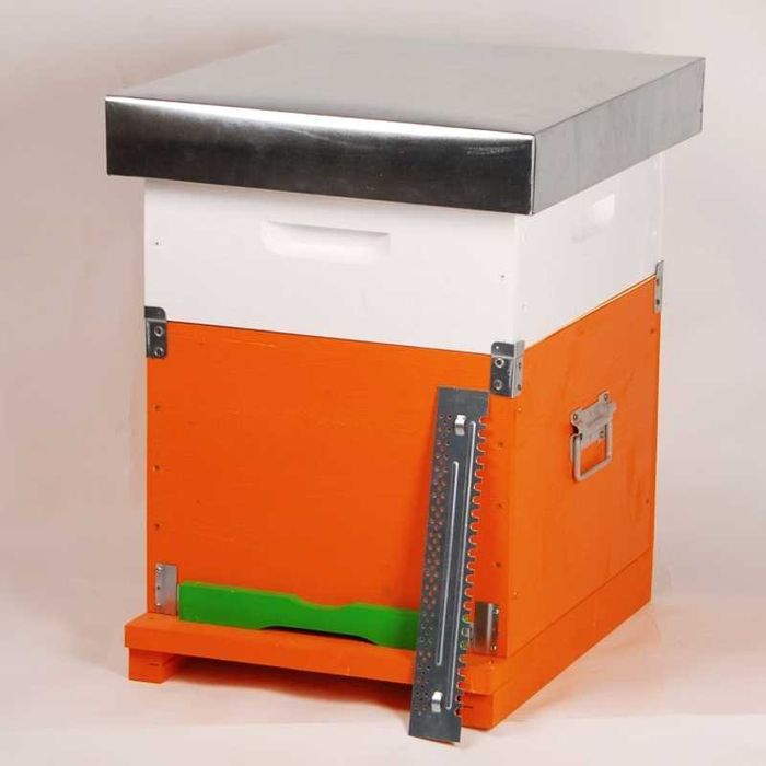 Vand stupi albine+ magazie completi cu rame, hranitor, gratie hanneman