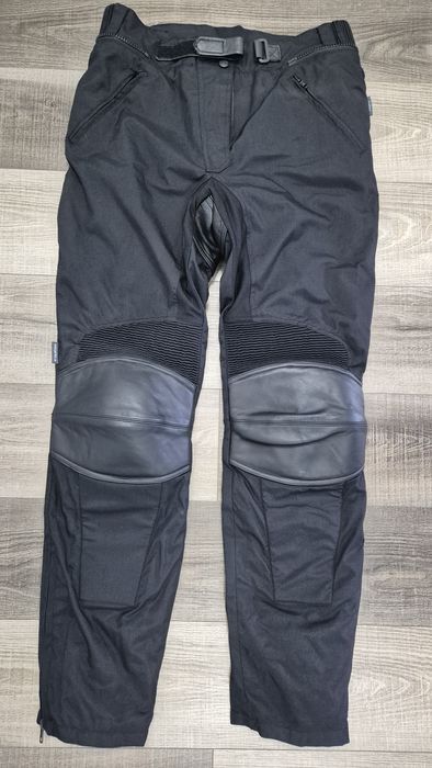 Pantaloni moto cu protecții