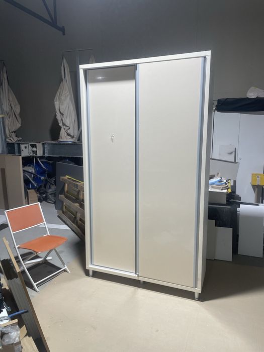 Vand  pantofar cu usi  mdf culisante nou dimensiune 2350  450. 1300