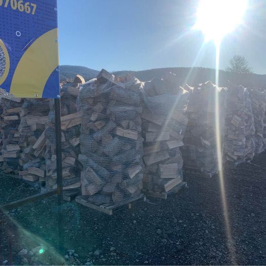 Paleți lemn de foc tăiat, crăpat și paletizat