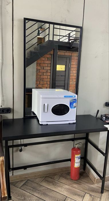 Продается стол с зеркалом. Только самовывоз