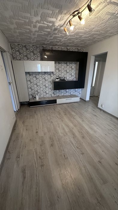 Vand apartament 3 camere ultimul etaj 10