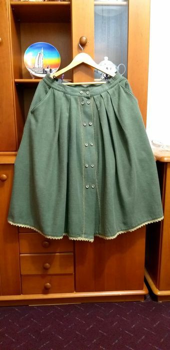 Юбка из натуральной ткани.