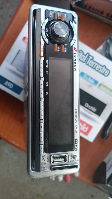 Radio auto cu cd cu usb tf card mp3