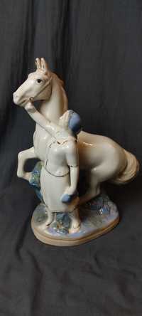 Фарфоровая статуэтка колхозница с конем зхк ссср