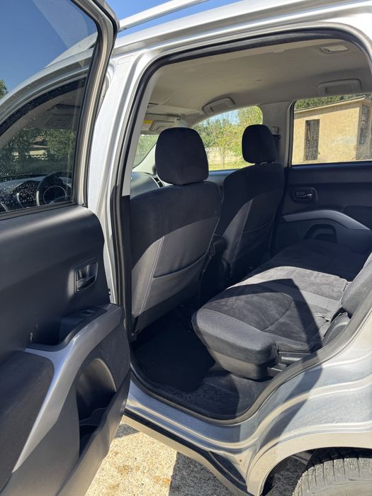 Mitsubishi Outlander 2.0 DID 4x4 7 locuri