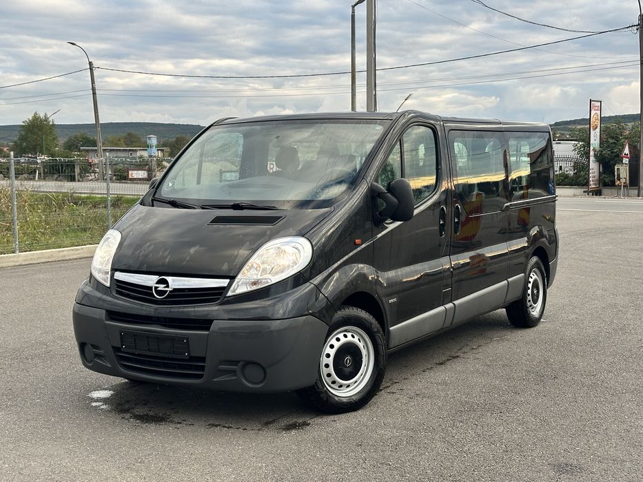 Opel Vivaro 2013 / 9 locuri / 2.0 DCI / Lung / Clima / 2 usi culisante