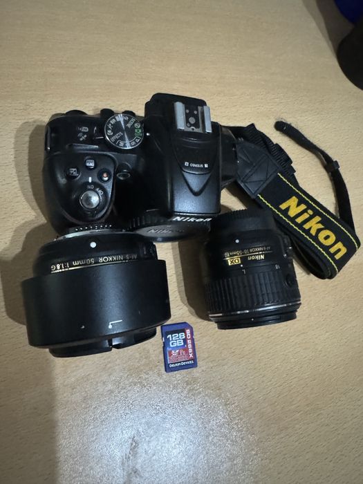 Vand aparat foto+card 128gb+2 obiective + blitz profesional