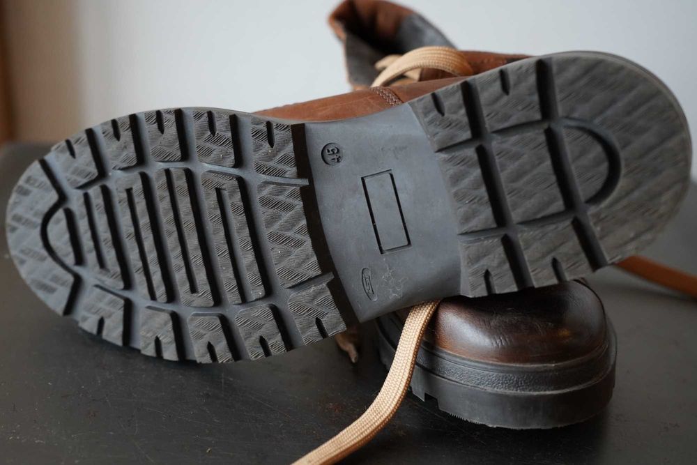 мъжки кожени обувки / португалски