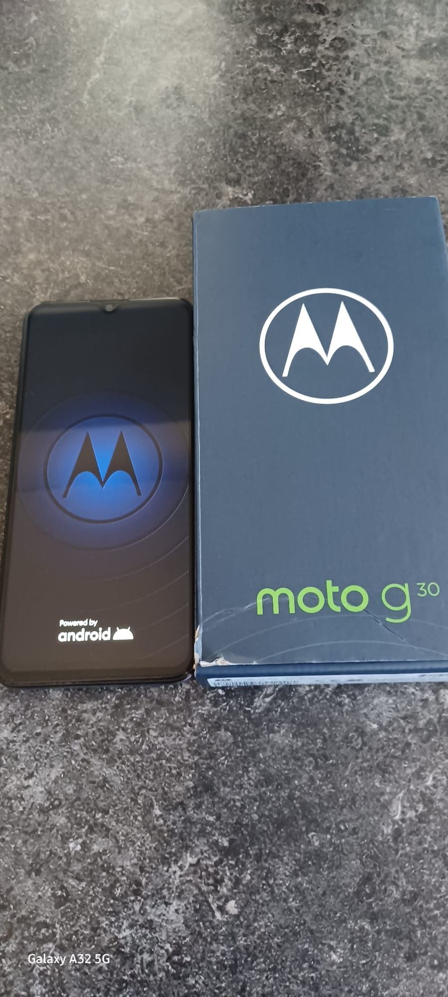 Vând telefon Motorola G30