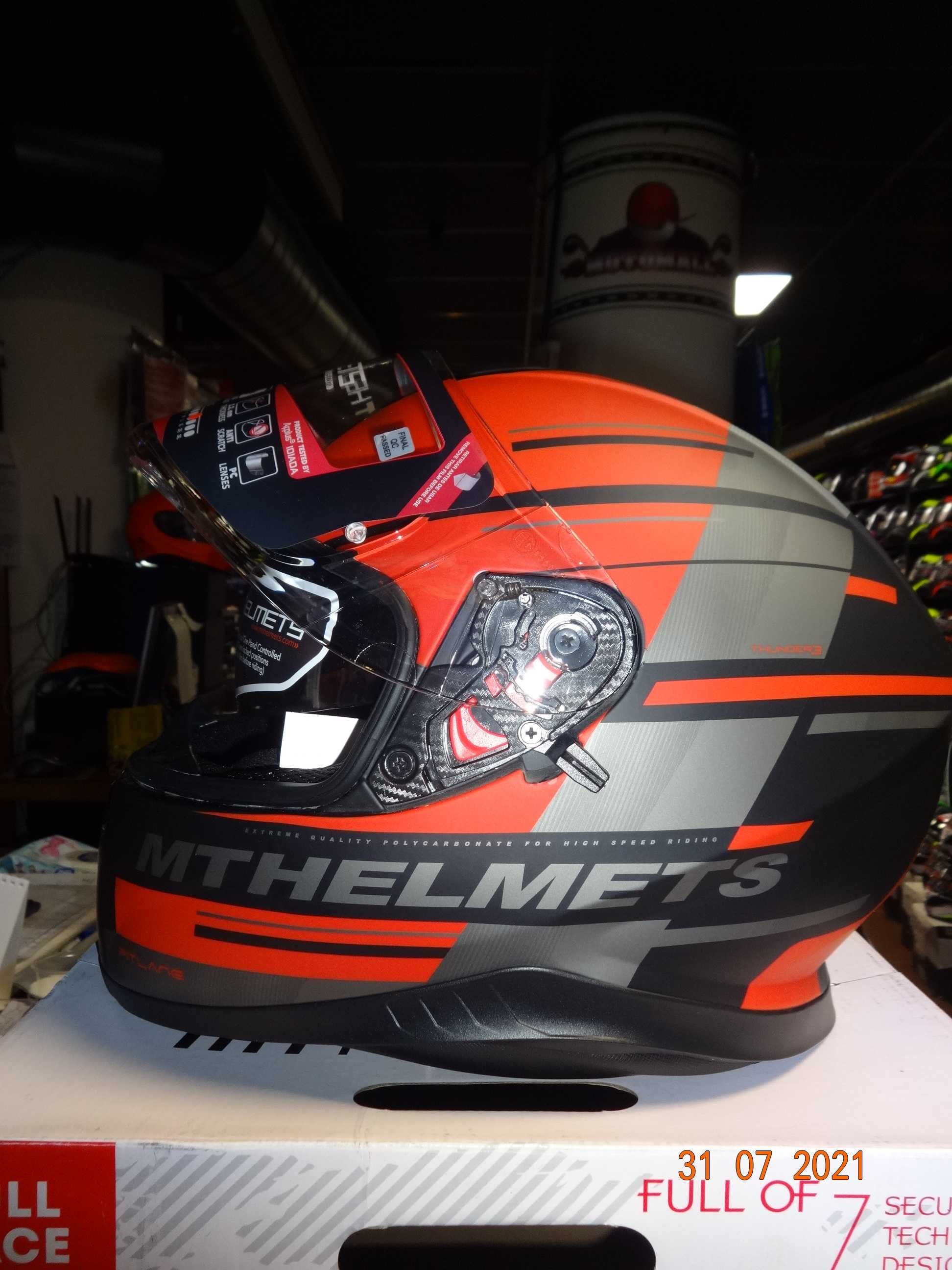 каска MT Helmets каска Thunder 3 Pitlane пистова мото каска с очила