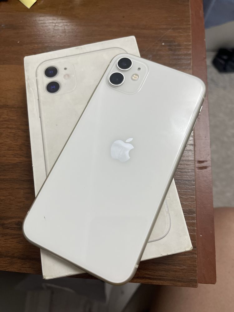 IPhone 11 White 128 gb.