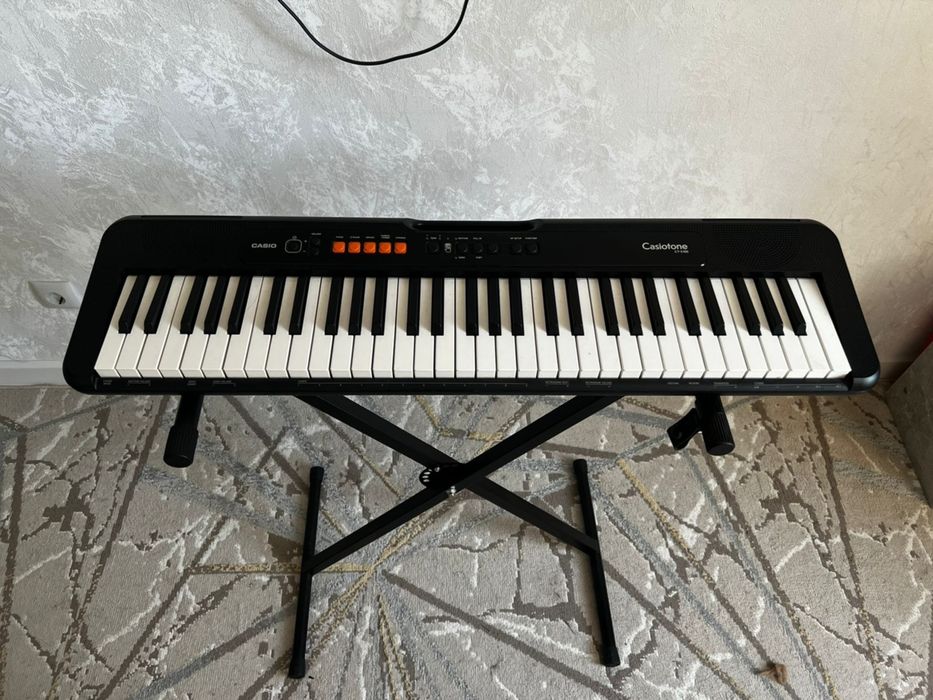 Продам синтезатор Casio C150