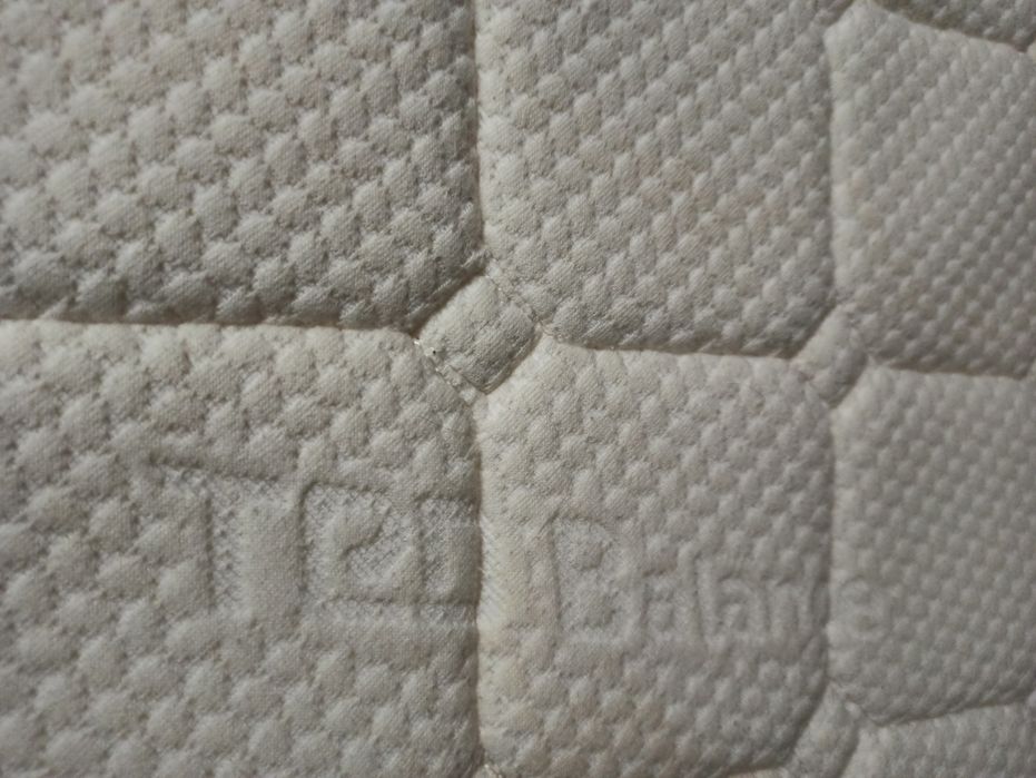 Продавам матрак на Тед