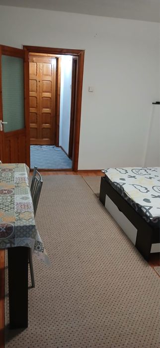 Inchiriez garsoniera