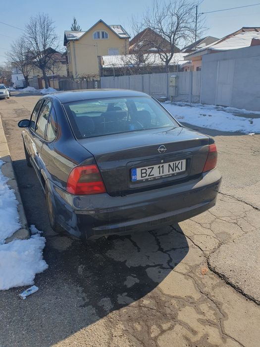 Vând 0pel vectra 1,6 benzină +gaz 2001 850euro negociabil