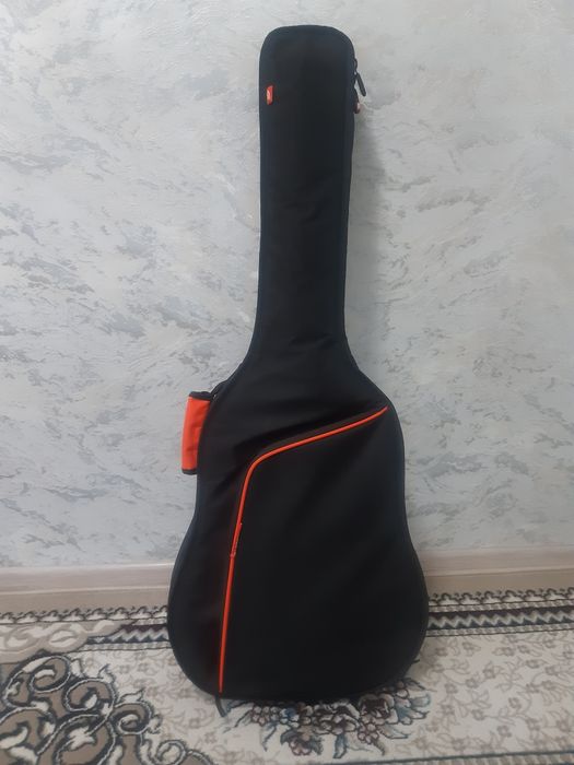 Gitara eshten akustik