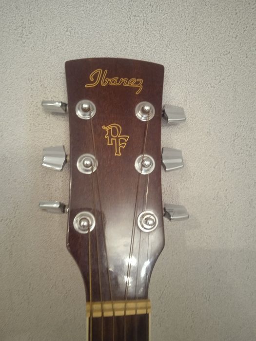 Продам гитару с чехлом