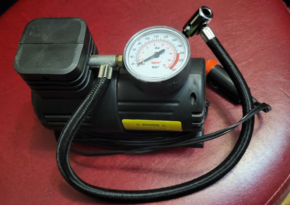 Vând minicompresor auto