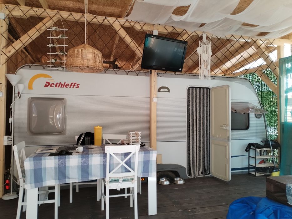 Продава каравана с навес