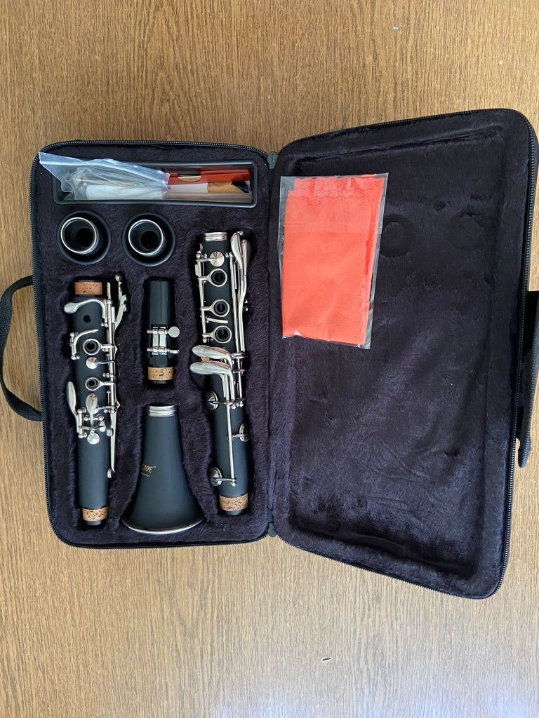 Vând clarinet SLade