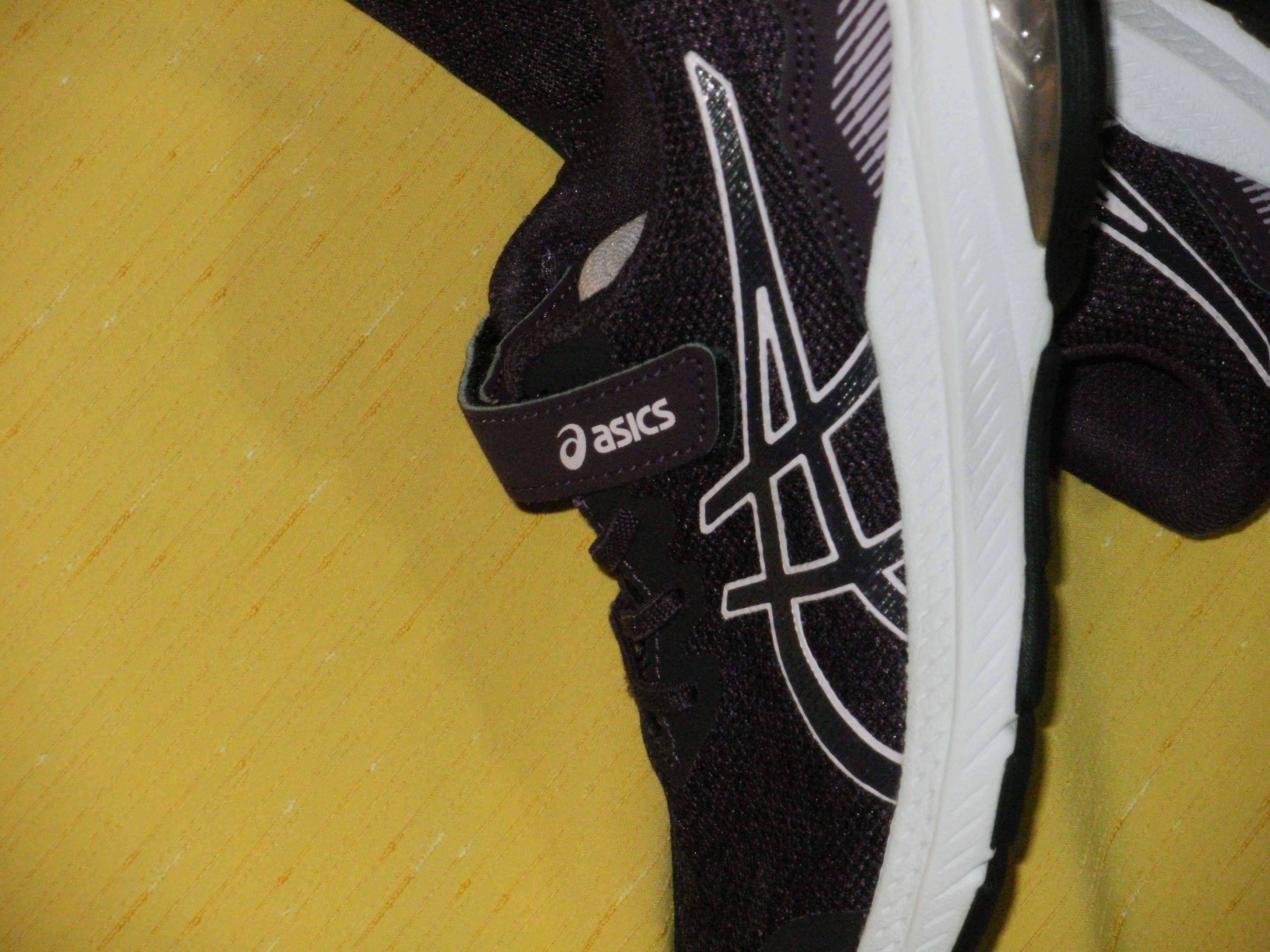 ASICS оригинални детски маратонки 31