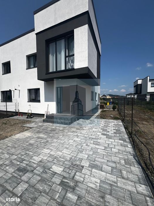 Apartament 2 camere mobilat/utilat LUX, curte de 120 mp-zona Sanpetru