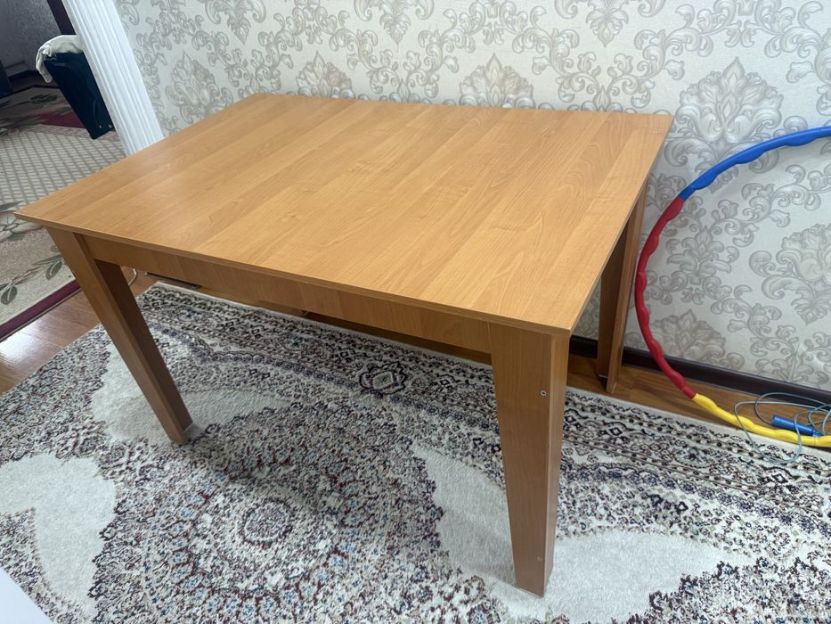 Стол обеденный, хорошего качества
