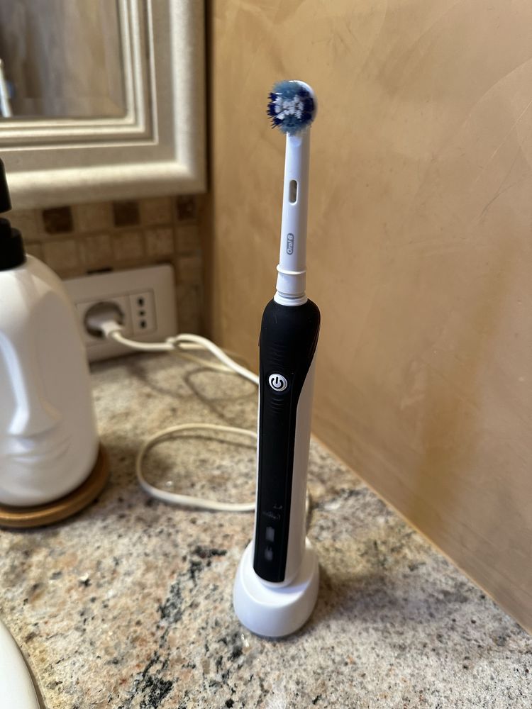 Periuta electrica Oral B Braun