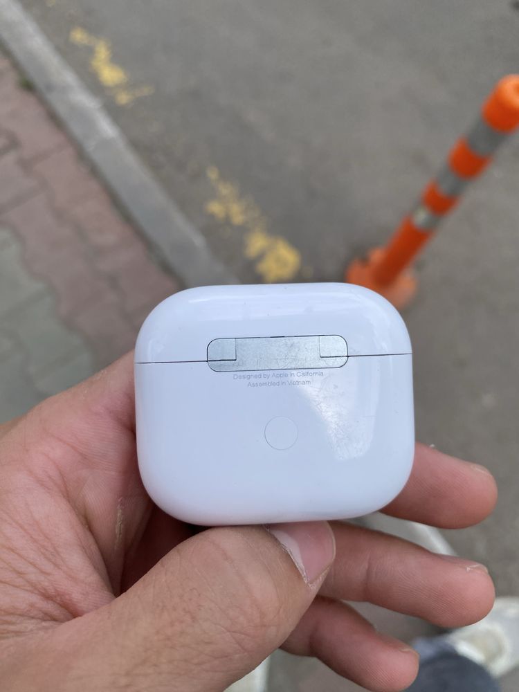 AirPods 3.