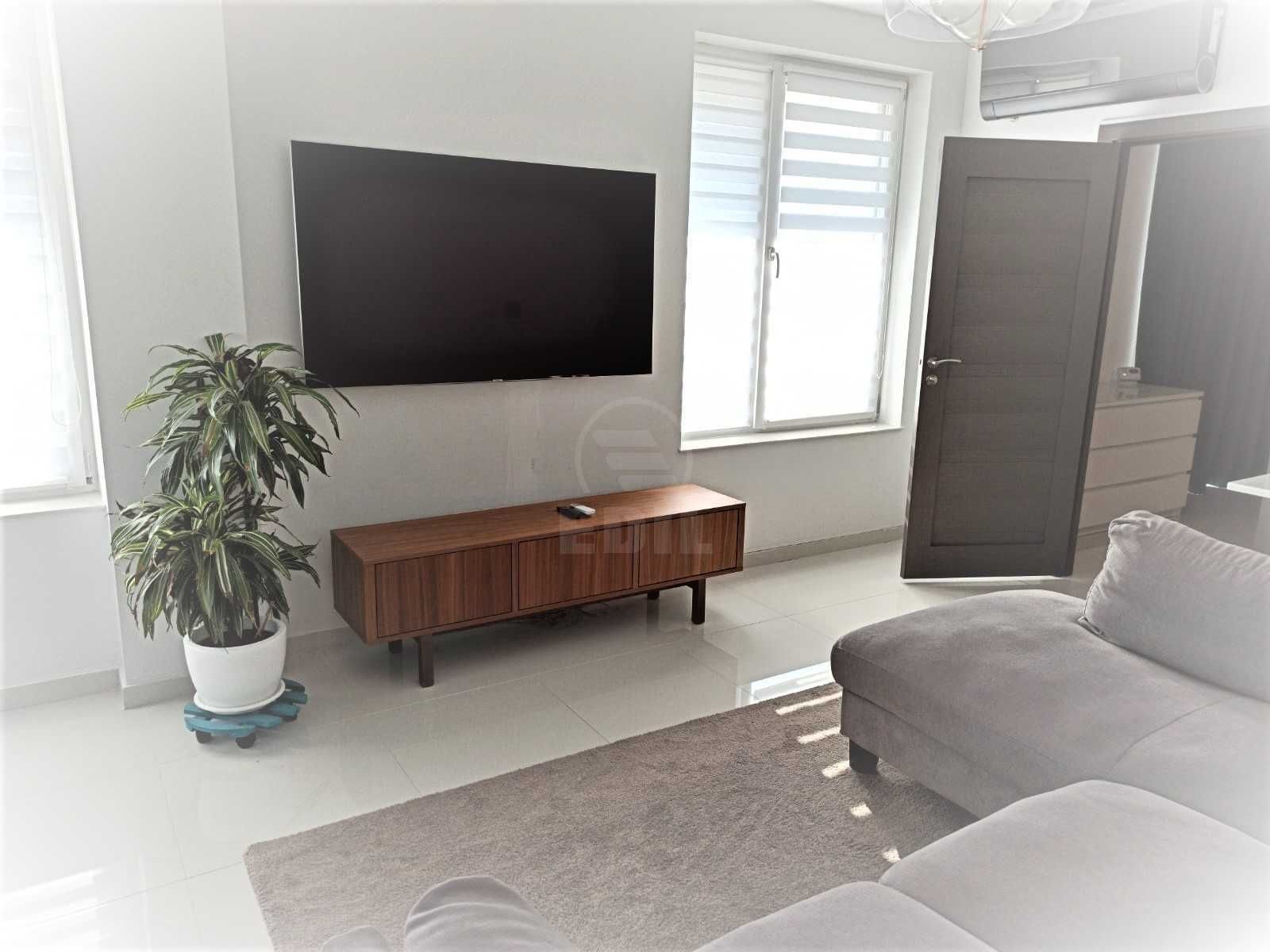 Inchiriez apartament