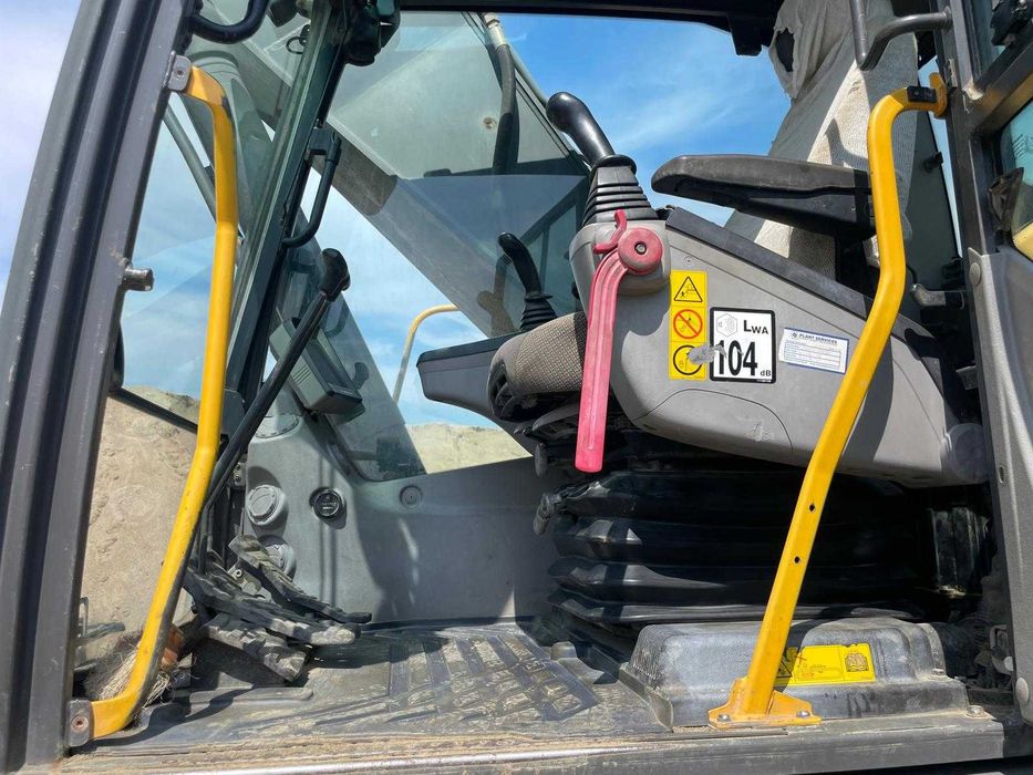 Excavator volvo EC300DL