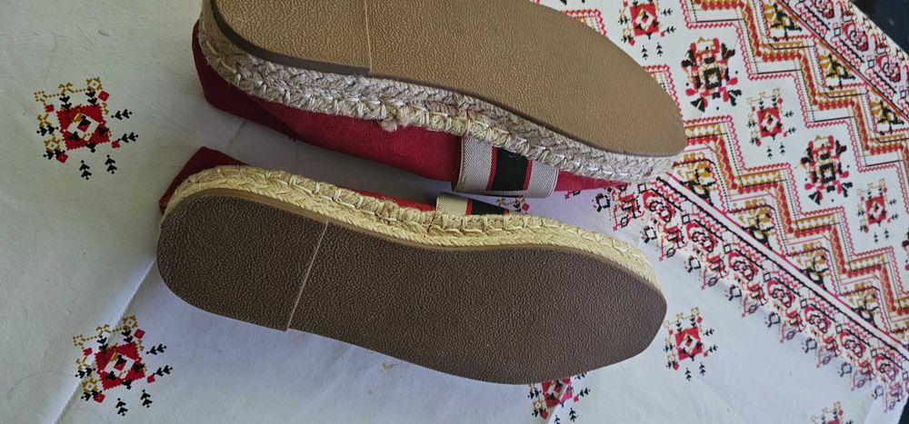 espadrile dama nr 37 scrie gucci pe ele