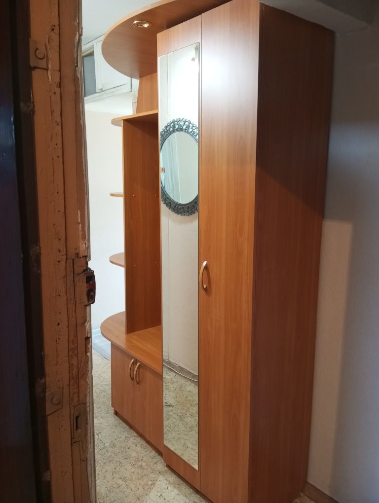 Продам шкаф в прихожую