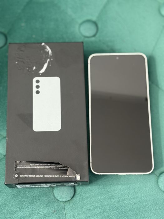 Samsung s 24 8 GB.  256GB