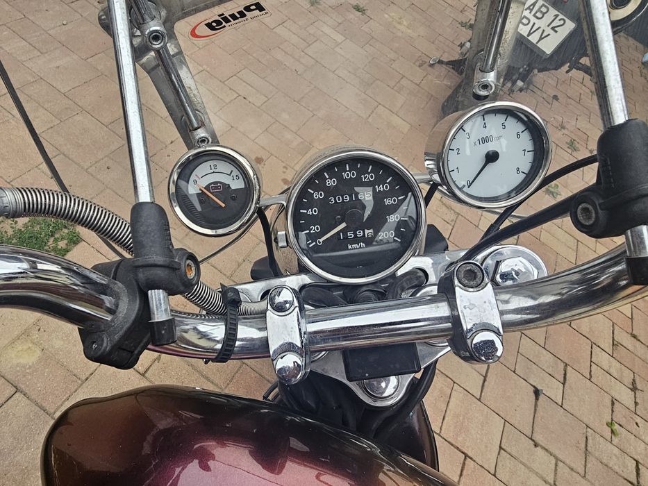 Vând Suzuki Intruder VS 800