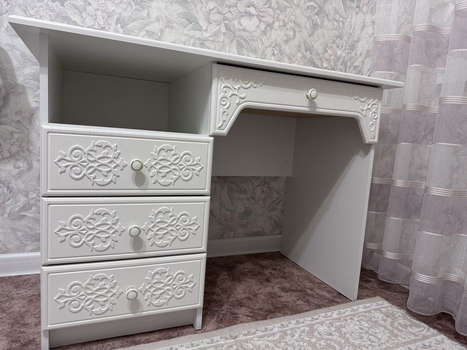 Стол. Состояние отличное. 30.000тг.