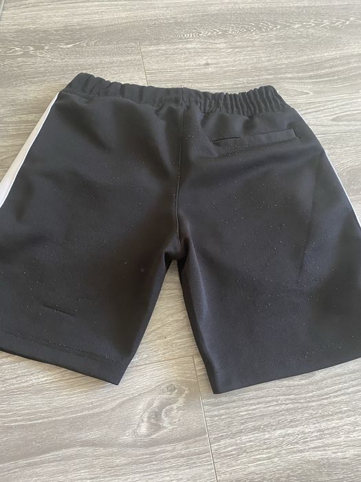 Pantalonii scurtii palm angels