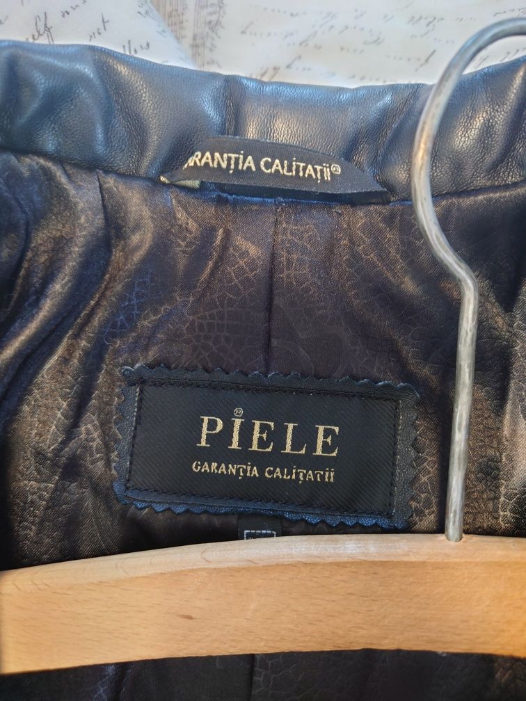 Vând haină de piele