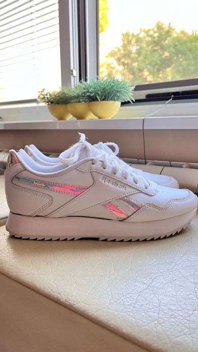 Оригинални кожени  хамелеон маратонки Reebok