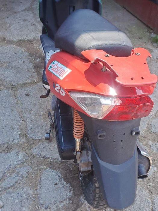 Vînd scuter în stare de funcționare.