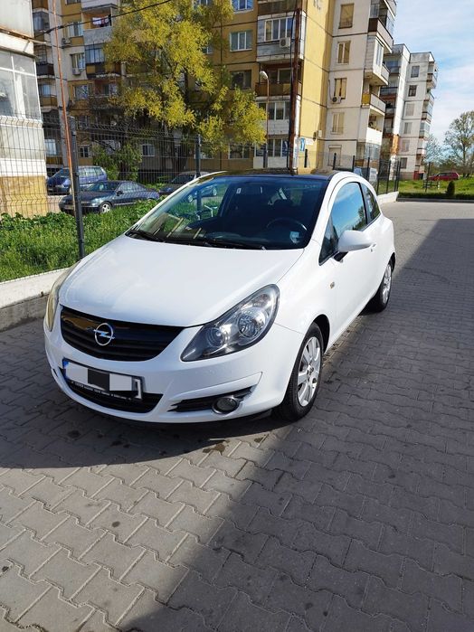 Opel Corsa 2009 Бензин, платени гражданска, каско и винетка до 10.2025