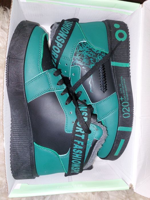 Vând adidași îmblăniți nr 41  noi în cutie