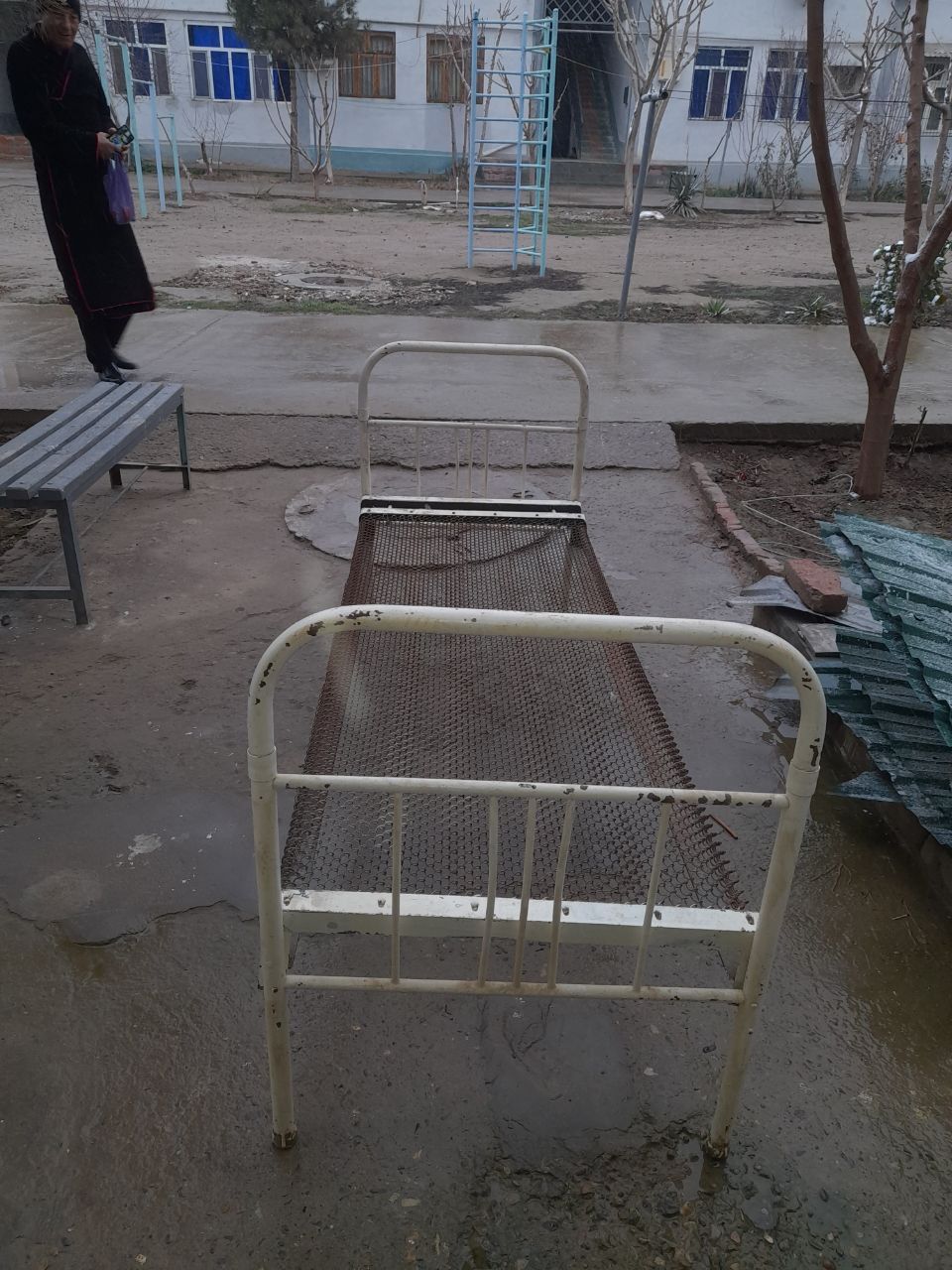 Кроват сотилади. Айби ёк