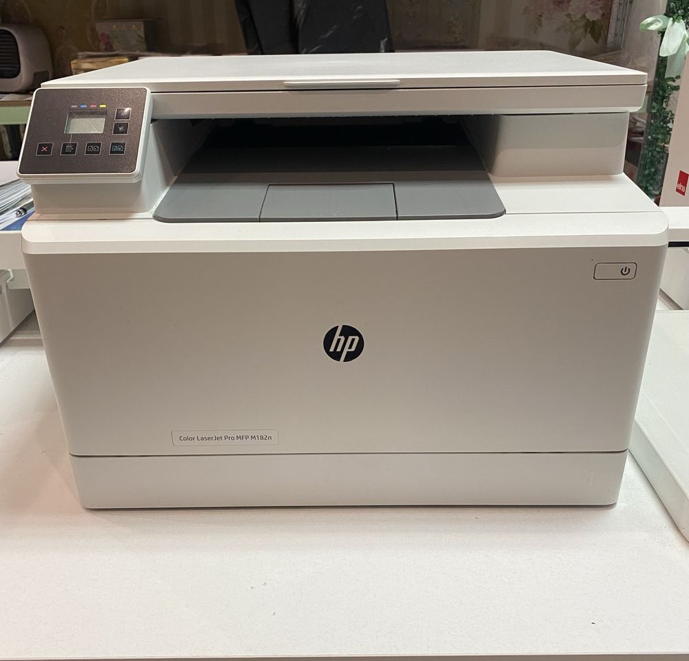 Лазерен принтер цветен HP