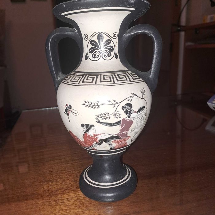 Гръцки амфори , кани и ритони