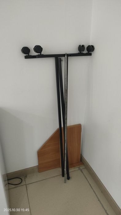 Продам напольную вешалку.