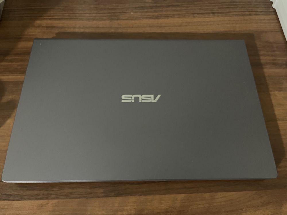 Ноутбук Asus.